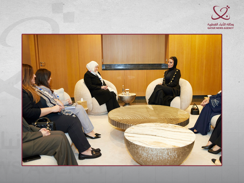 HH Sheikha Moza meets President of Hariri Foundation