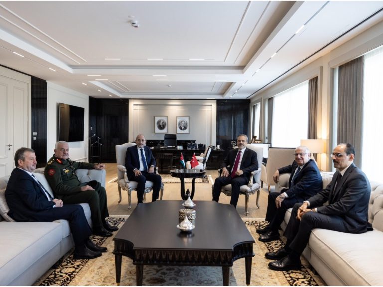 Turkish, Jordanian FMs underscore supporting Syria’s stability, ceasing aggression on Gaza