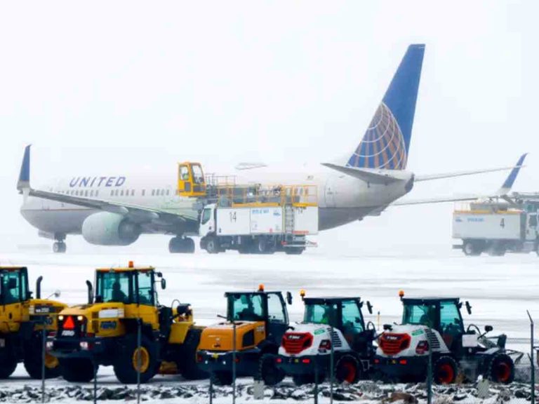 Airlines cancel Over 1,300 flights due to severe winter storm in the US