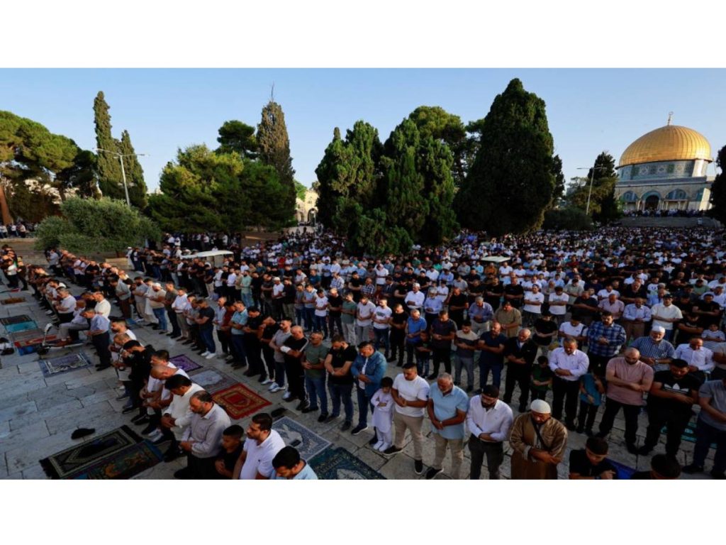 120,000 worshippers perform Eid prayers at Al-Aqsa Mosque