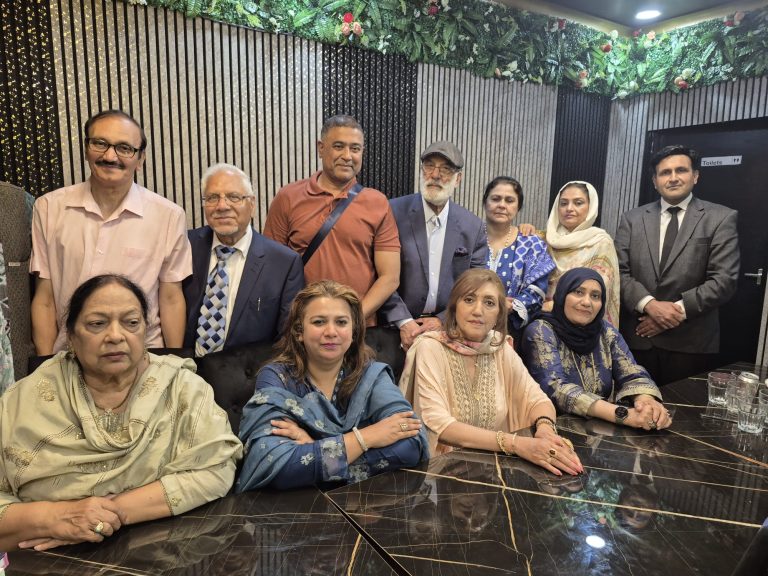 بزمِ شعرونغمہ  گلاسگو  کے زیر اہتمام سکاٹ لینڈ کے معروف ادیب و شاعر مبشر شہزاد کی کتابوں کی رونمائی