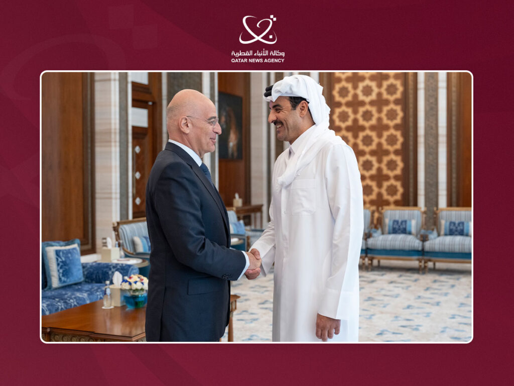 Qatar Amir Meets Greek Minister of Defense
