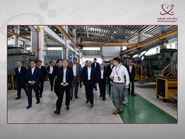 Qatar DPM and Minister of State for Defense Affairs Visits ST Engineering in Singapore