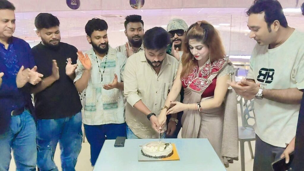 A Gathering Held on Occasion of Singer Moon’s Birthday