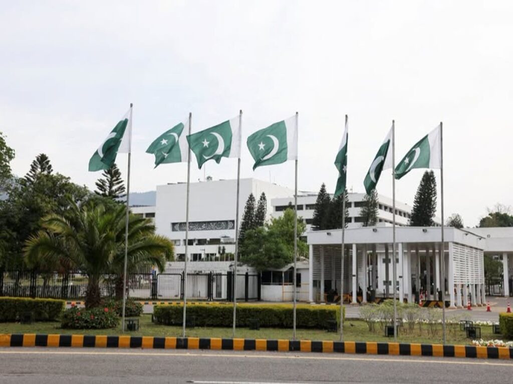 Pakistan Reiterates Efforts to Bring Washington, Tehran Back to Negotiating Table
