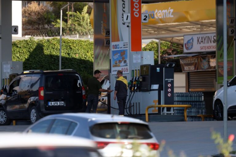 Rising Fuel Prices Put Pressure on Türkiye Households