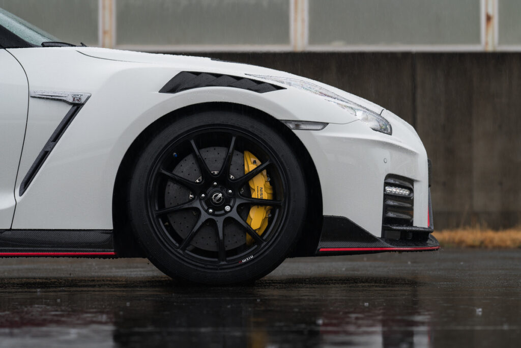 NISSAN REVEALS THE DESIGN CODE BEHIND ITS HIGH-PERFORMANCE BRAKE CALIPER COLORS