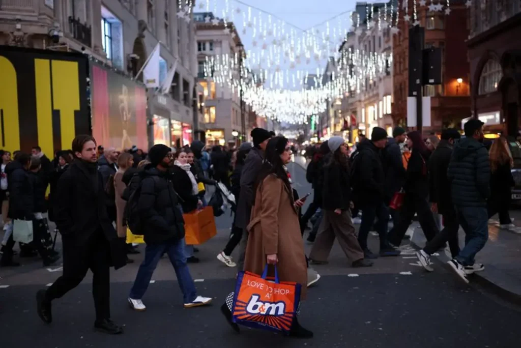 UK Retail Sales Weaken Further Amid Consumer Confidence