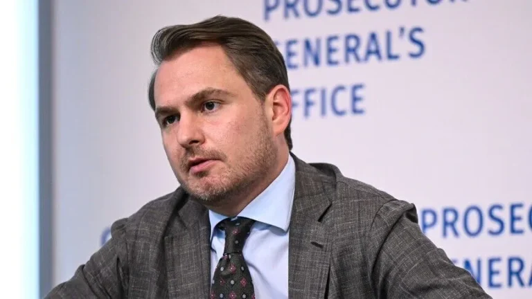 Ukraine Parliament Dismisses Prosecutor General Kravchenko