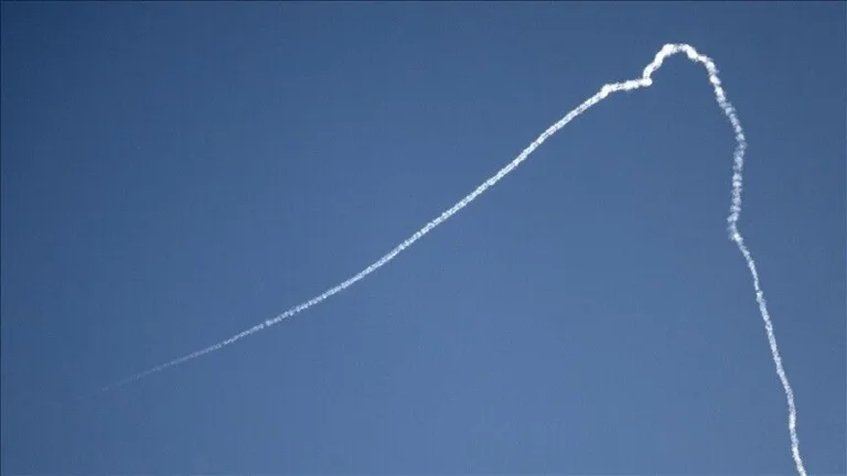 Yemeni Airstrikes Target Houthi Positions as Fighting Escalates