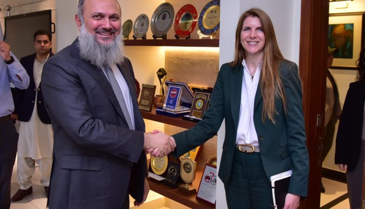 Pakistan UK Discuss Investment Cooperation to Expand Bilateral Trade