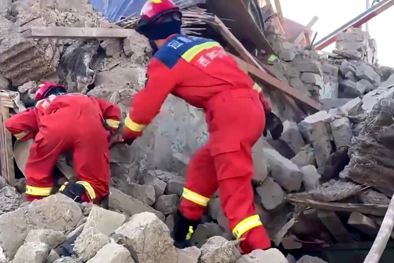 Tibet earthquake: Rescuers battle freezing temperatures to save survivors