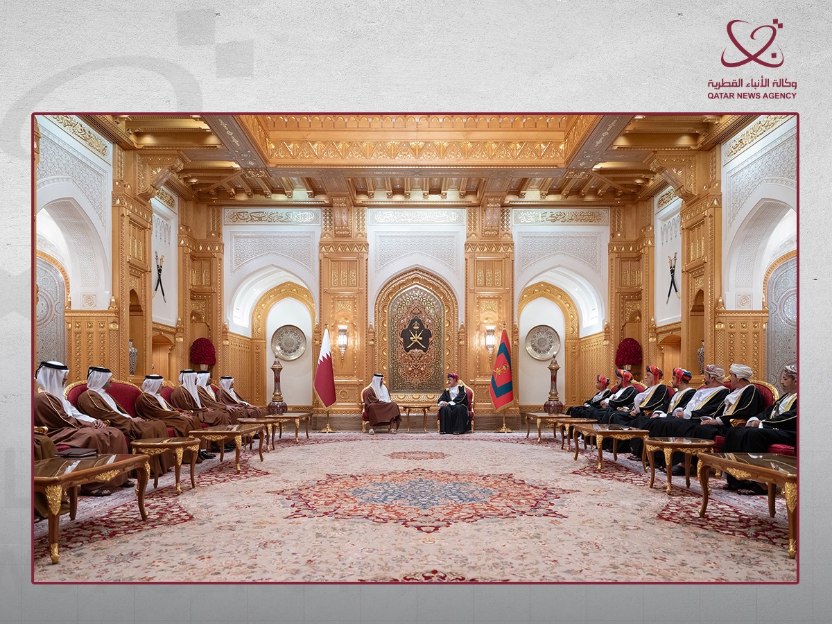 Qatar Amir, Sultan of Oman hold official talks session