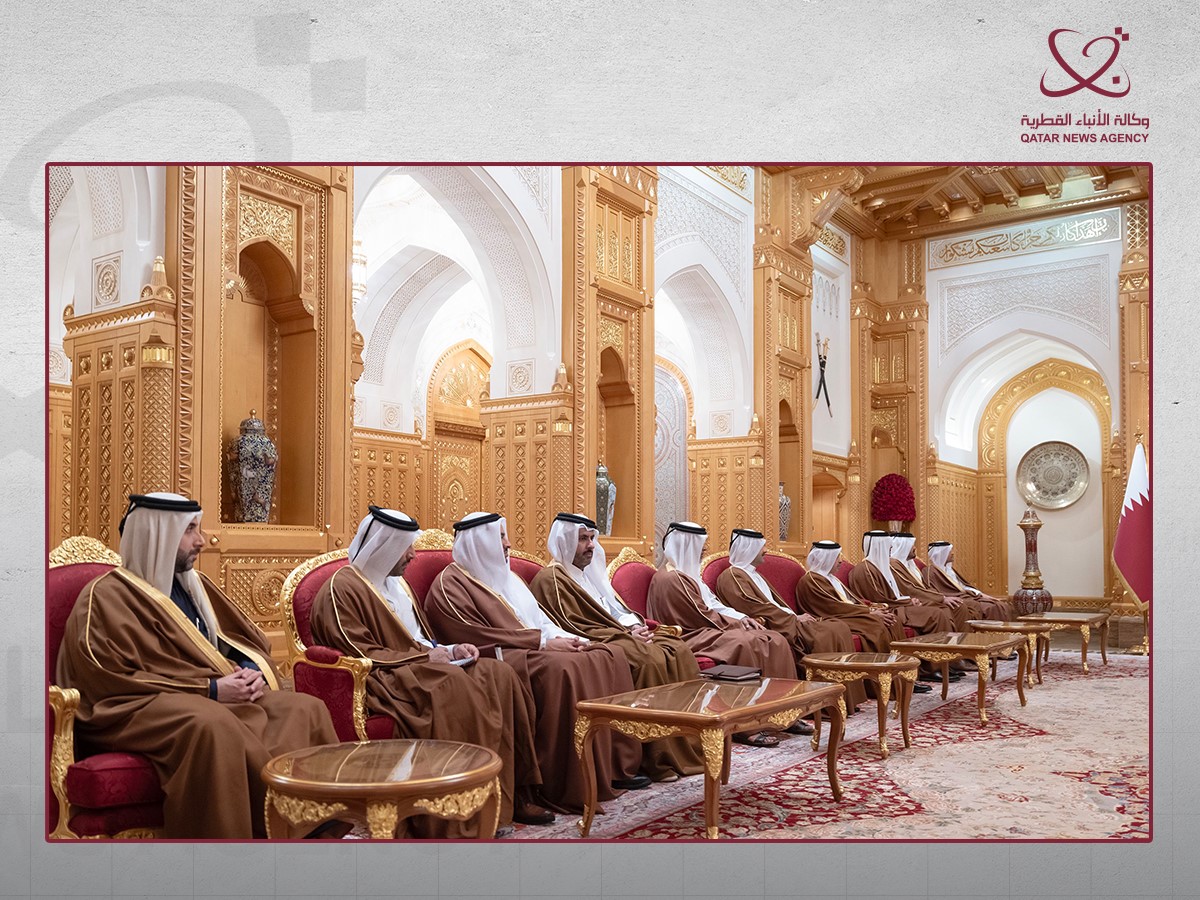 Qatar Amir, Sultan of Oman hold official talks session