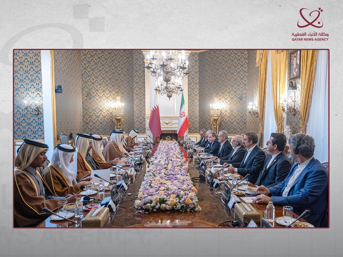 Qatar Amir, Iranian President hold session of official talks
