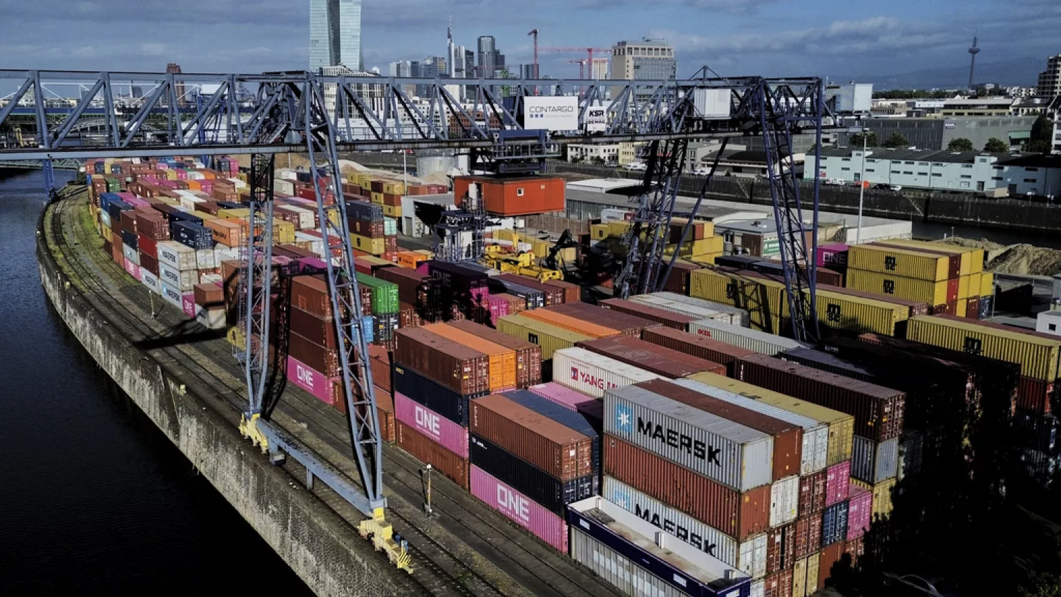 German Economy Surprises with 0.4% Q1 growth