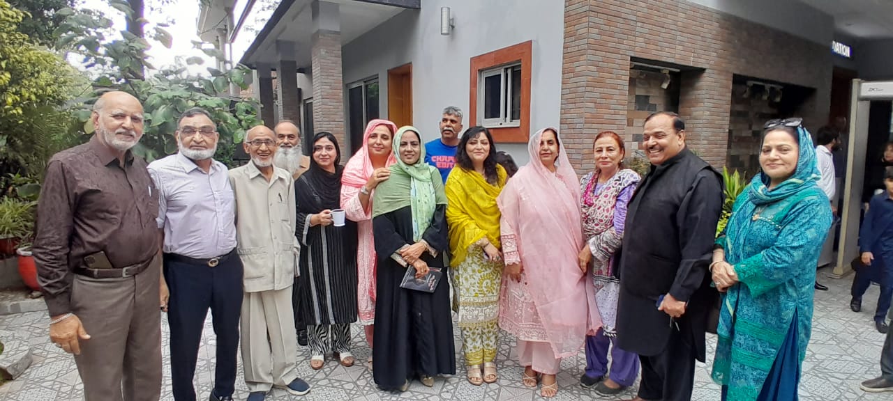 خالی میرے دونوں ہاتھ
