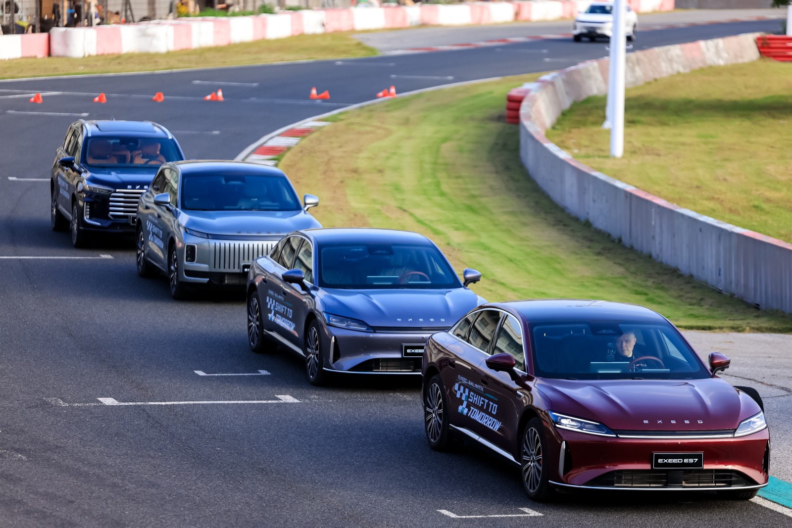 EXEED Showcases Four Upcoming Models on Track, Expanding Its Lineup Across BEV, REEV, PHEV, and ICE Powertrains