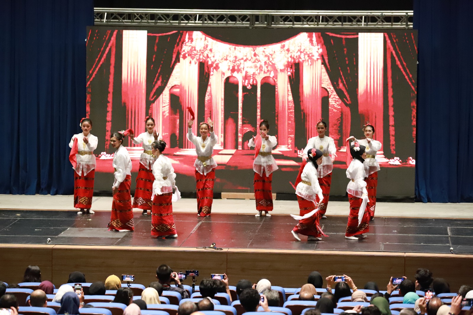 MUSICAL DRAMA “POELANG KAMPOENG (Homecoming) A Touching Story About Home, Longing, and Reconciliatio