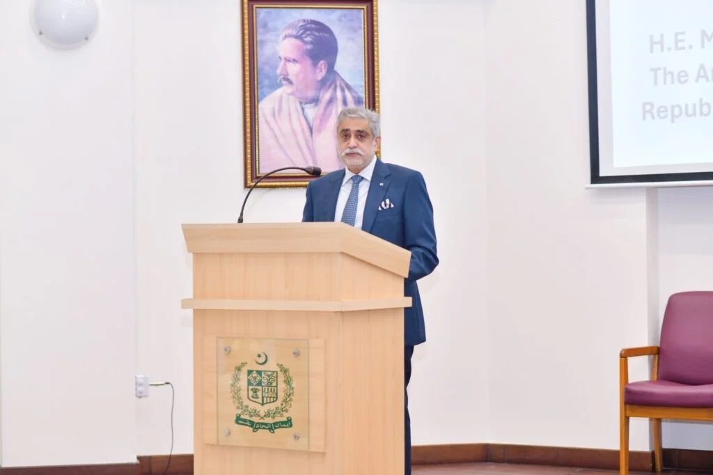 Pakistani Envoy in Doha Urges Accountants to Lead with Integrity, Unity