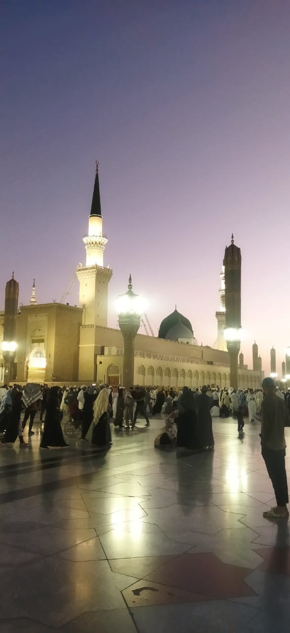 *گنبد خضرا کے سائے میں بدلتی ہوئی دنیا*