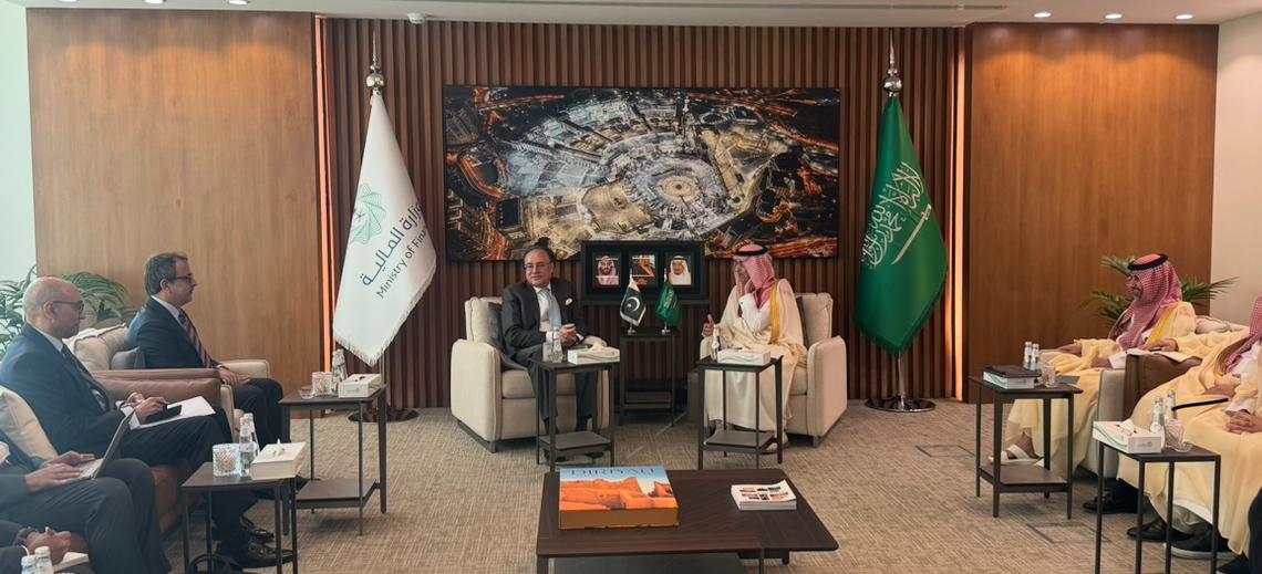 Pakistan, Saudi Arabia Strengthen Cooperation in Finance and Energy Sectors